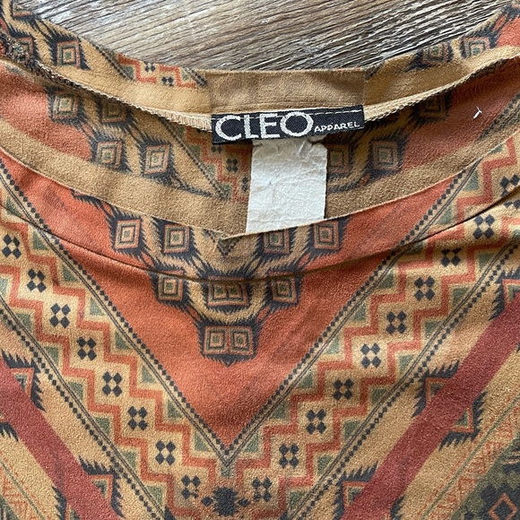 Cleo Aztec Print Top sz L - Picture 4 of 4